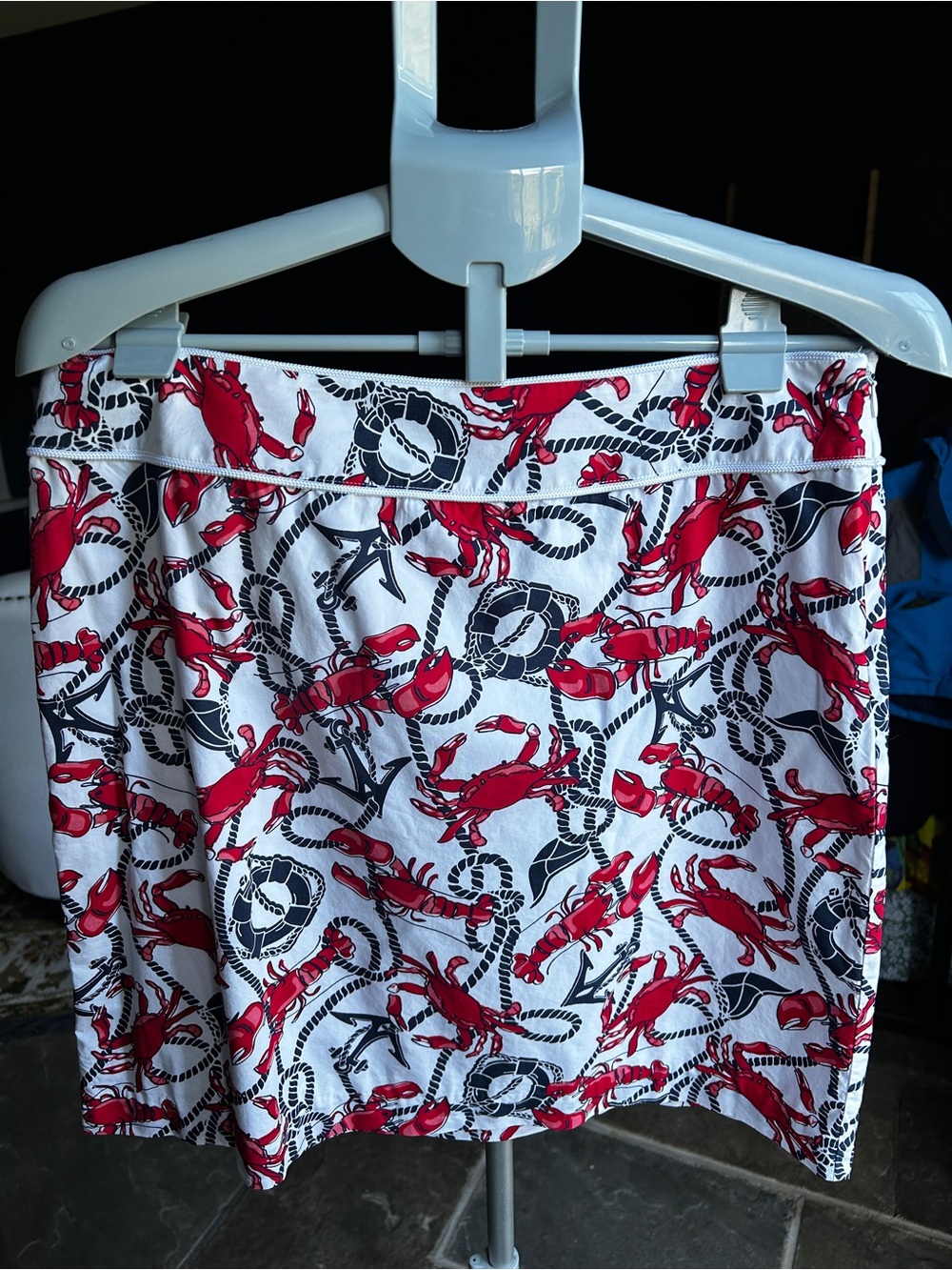 Vineyard Vines size 10 White Skirt with Red Lobster & Navy Rope Print